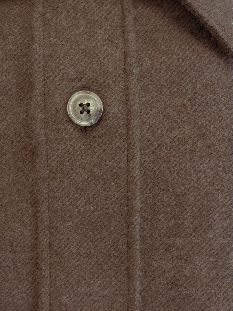 Hemd mit französischem Kragen aus braunem Flanell