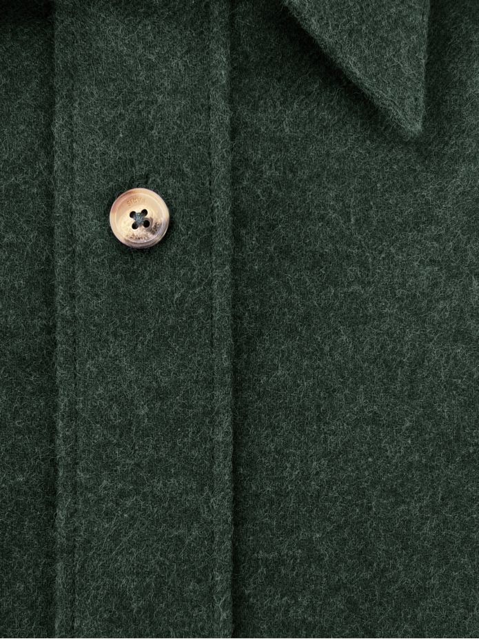 Hemd mit französischem Kragen aus waldgrünem Flanell
