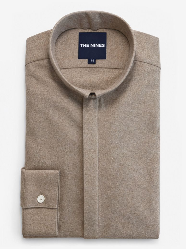 Hemd mit Umkehrkragen aus beigem Flanell