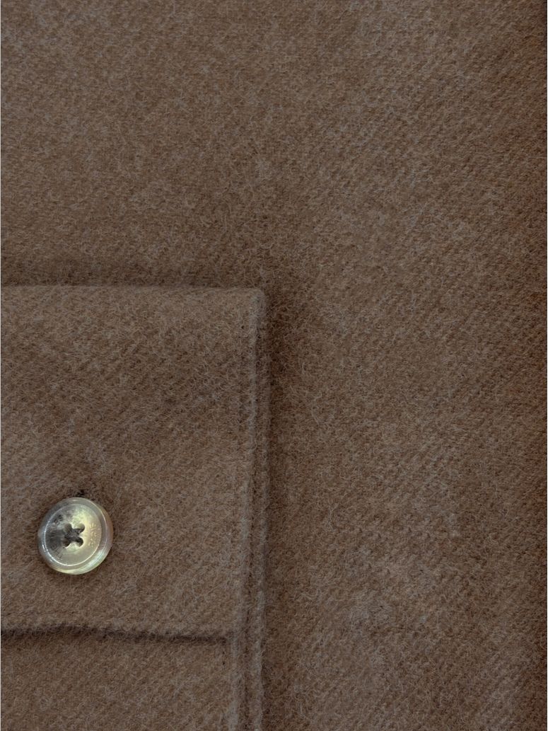 Hemd mit Mao-Kragen aus braunem Flanell