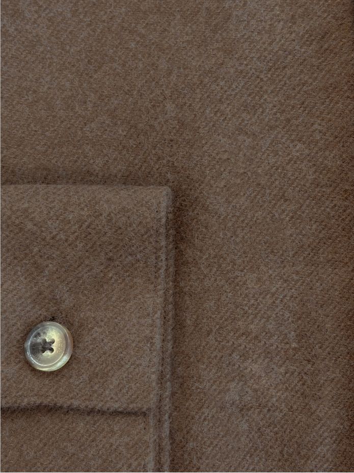 Hemd mit Mao-Kragen aus braunem Flanell