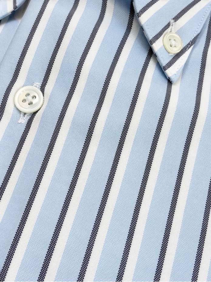 Hemd mit amerikanischem Kragen, himmelblau-marineblauen Streifen