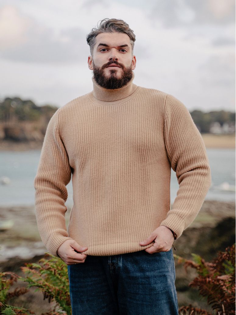 Camel-farbener Rollkragenpullover Adam
