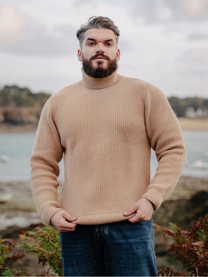 Camel-farbener Rollkragenpullover Adam