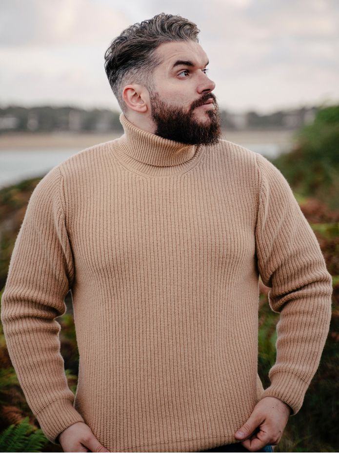 Camel-farbener Rollkragenpullover Adam