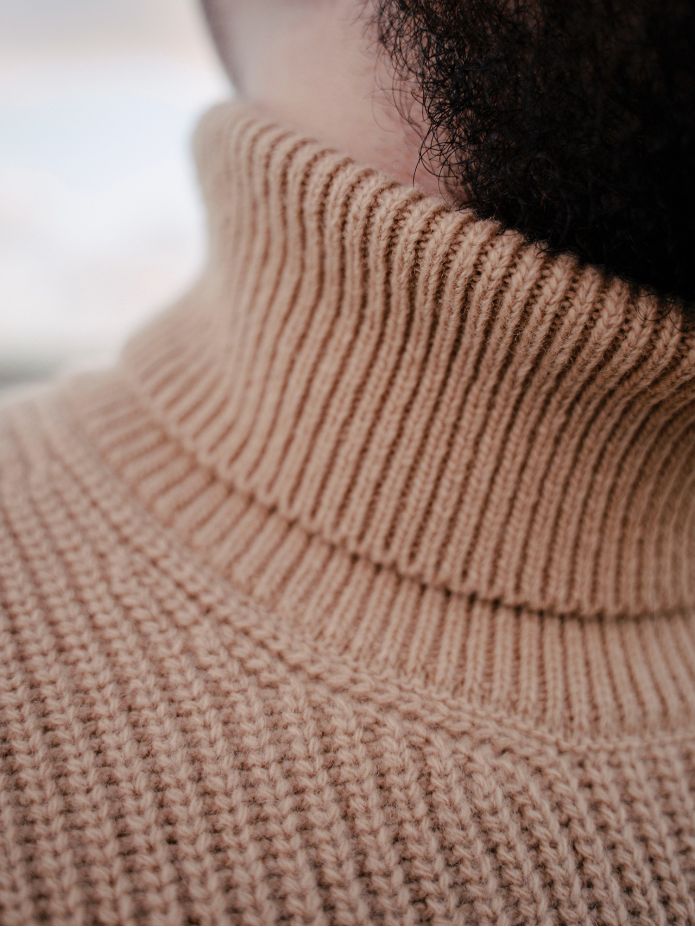 Camel-farbener Rollkragenpullover Adam
