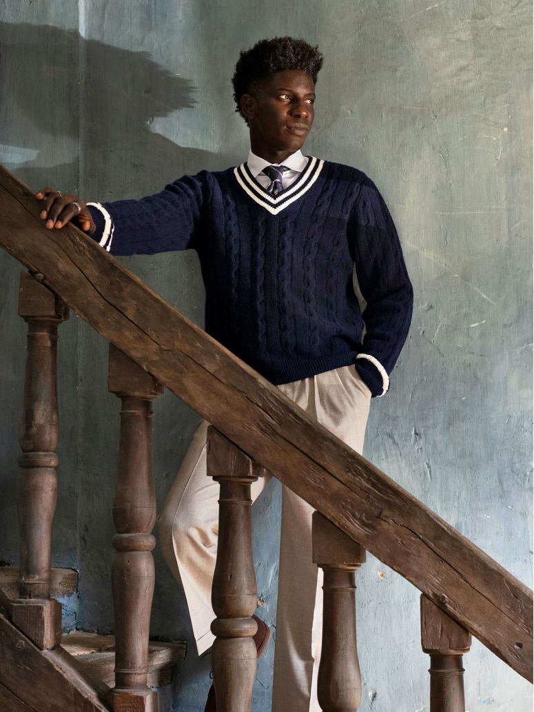 Marineblauer Pullover mit V-Ausschnitt Scott