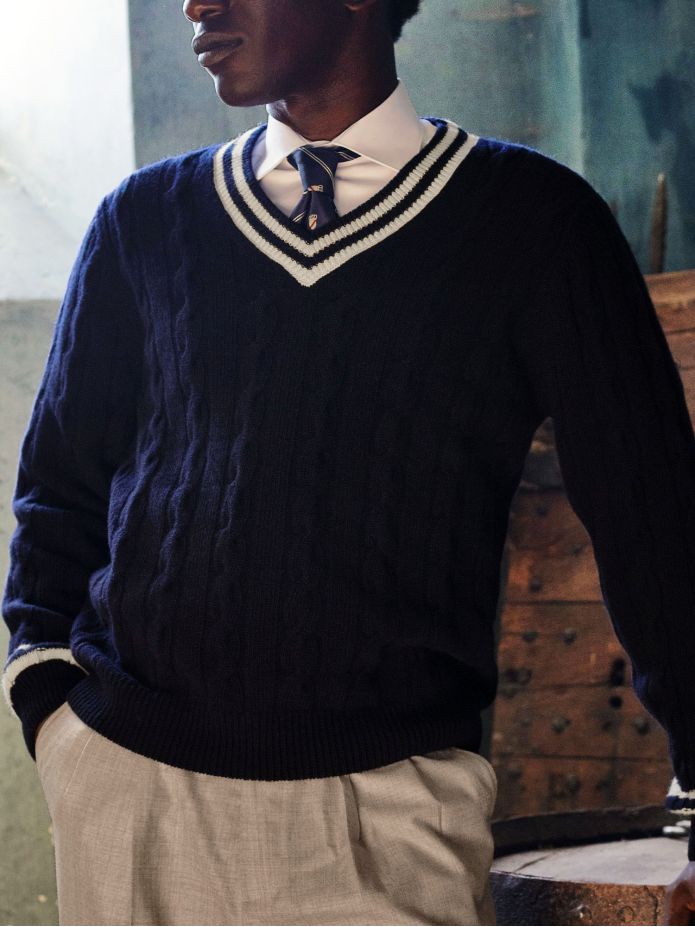 Marineblauer Pullover mit V-Ausschnitt Scott