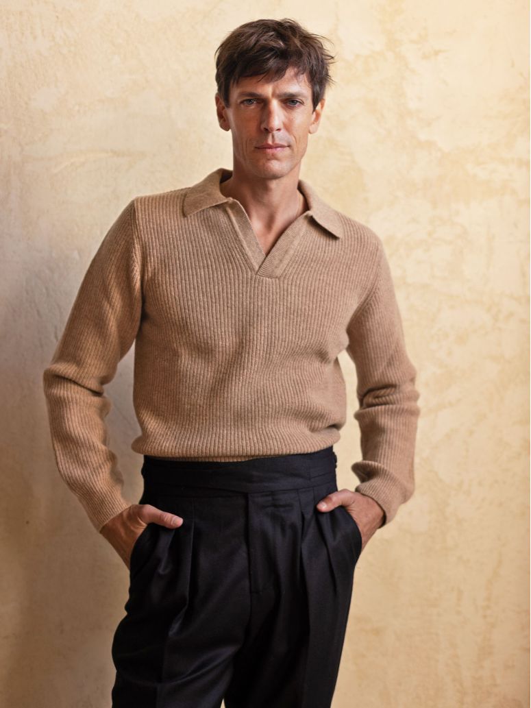 Brauner Pullover mit Polokragen Finn