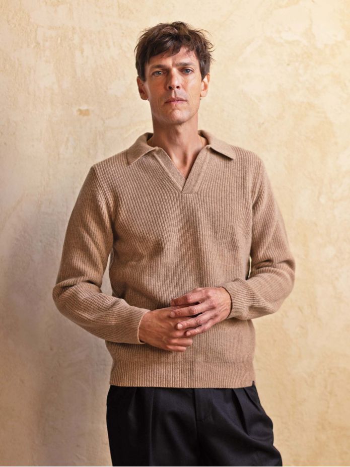 Brauner Pullover mit Polokragen Finn