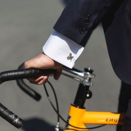 MANSCHETTENKNÖPFE: EIN EIGENSTÄNDIGES MODE-ACCESSOIRE