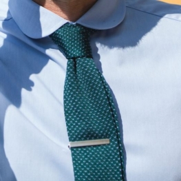 DIE KRAWATTENKLAMMER: EIN MODE-ACCESSOIRE